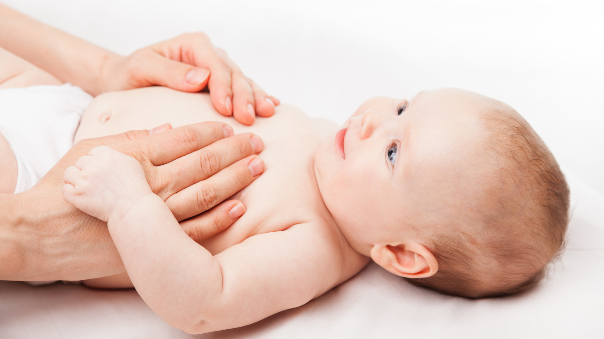 En este momento estás viendo Cómo introducir el masaje infantil con éxito a los bebés